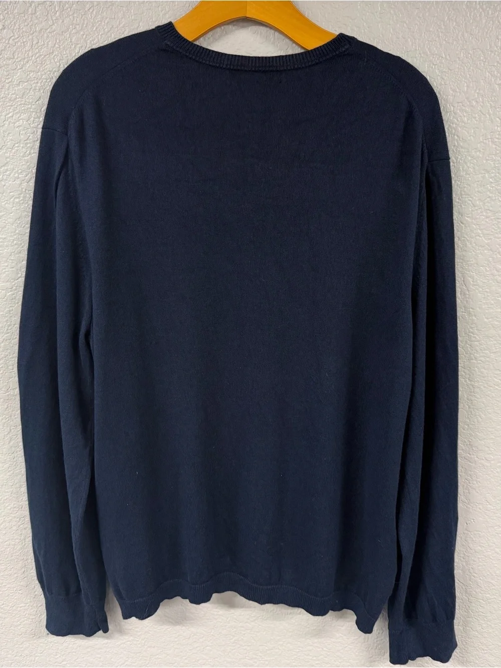 Banana Republic Men's V-Neck Sweater in Navy Blue - 87% Silk & 13% Cashmere